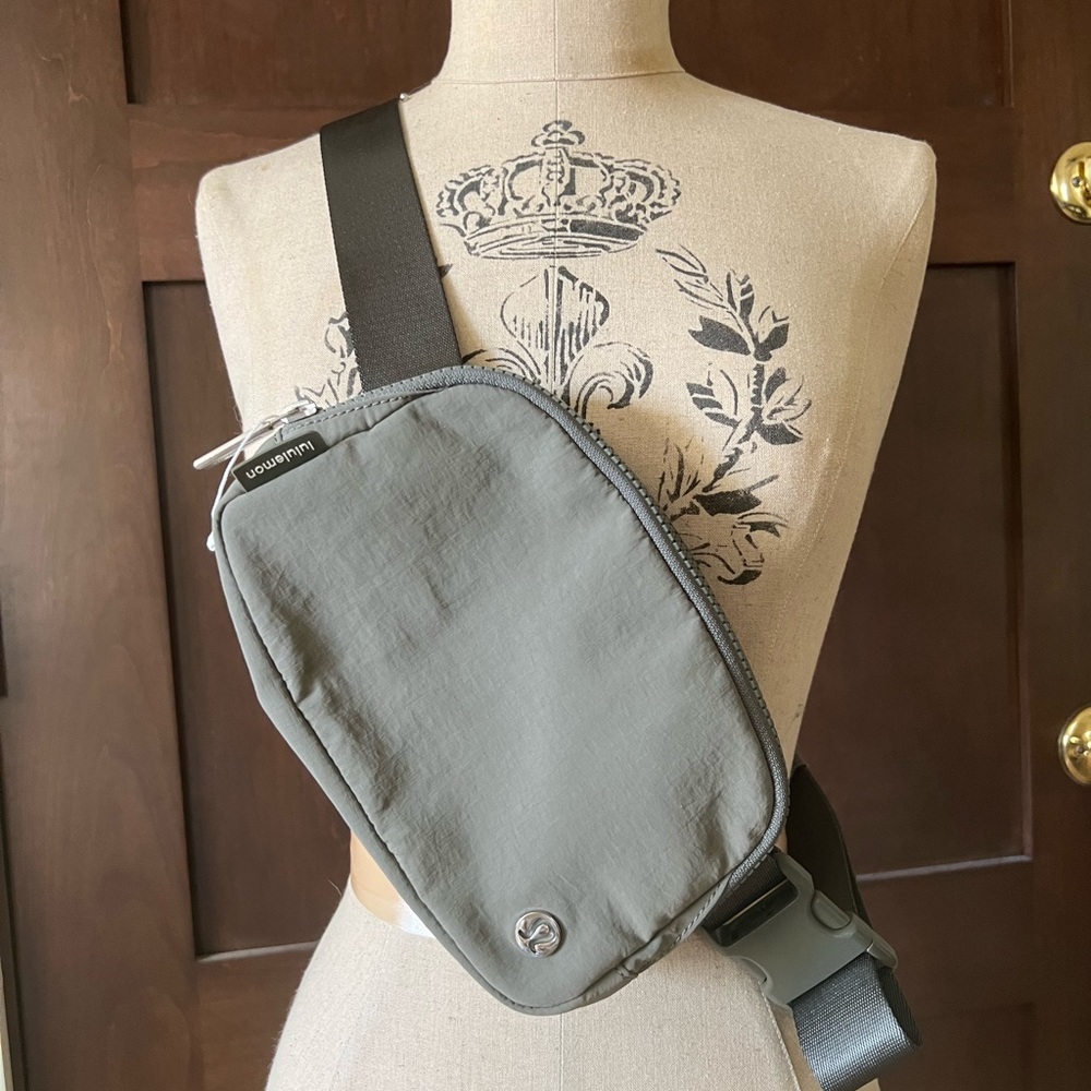 Everywhere Belt Bag 1L lululemon in Grey Sage